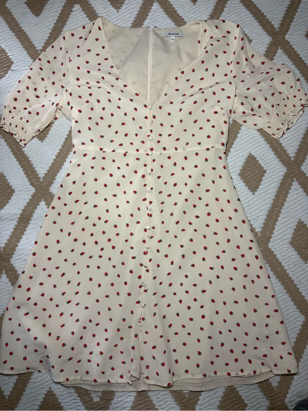 Madewell Ivory Silk Satin Strawberry
Print V-Neck Lined A-Line Dress 2